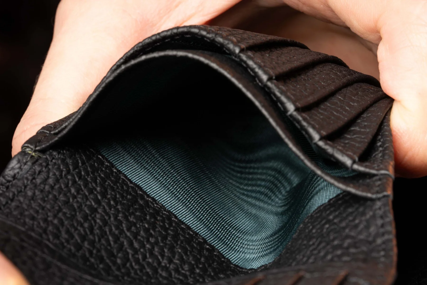 Le Grand 10 Card Black Togo Calf Leather Wallet - Image 5