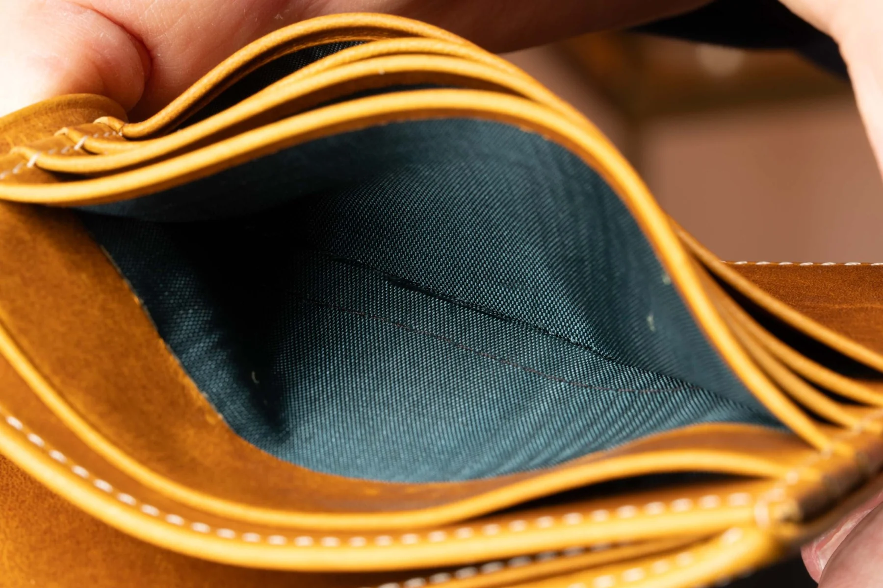 Le Grand 10 Card Vintage Gold Full-Grain Leather Wallet - Image 6