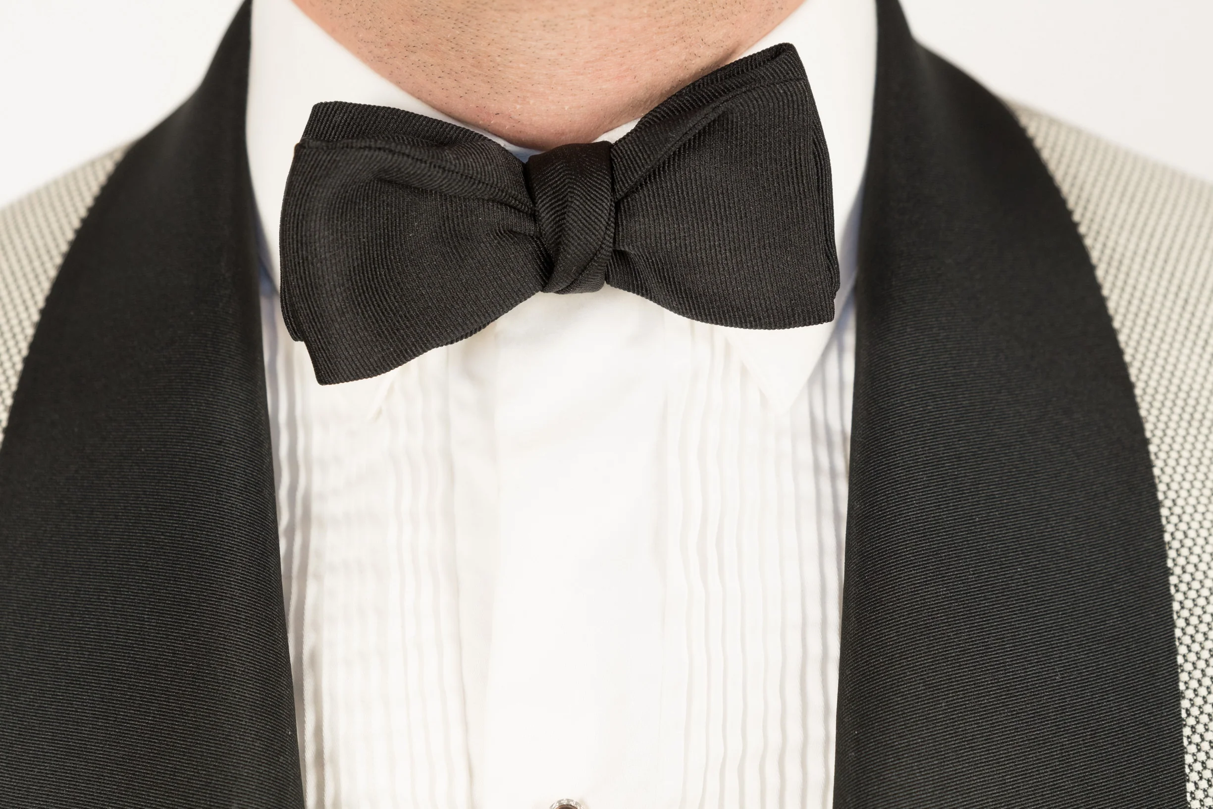 Black Batwing Silk Faille Grosgrain Bow Tie - Image 4