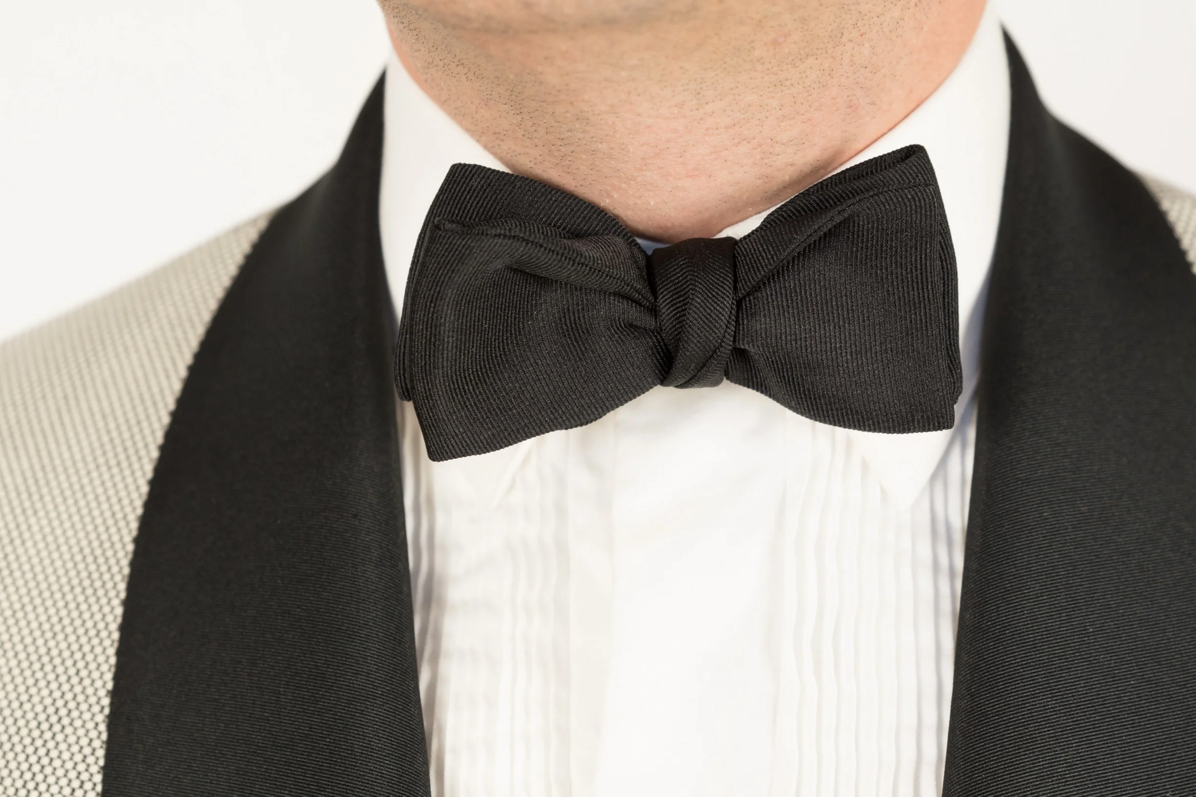 Black Batwing Silk Faille Grosgrain Bow Tie - Image 5