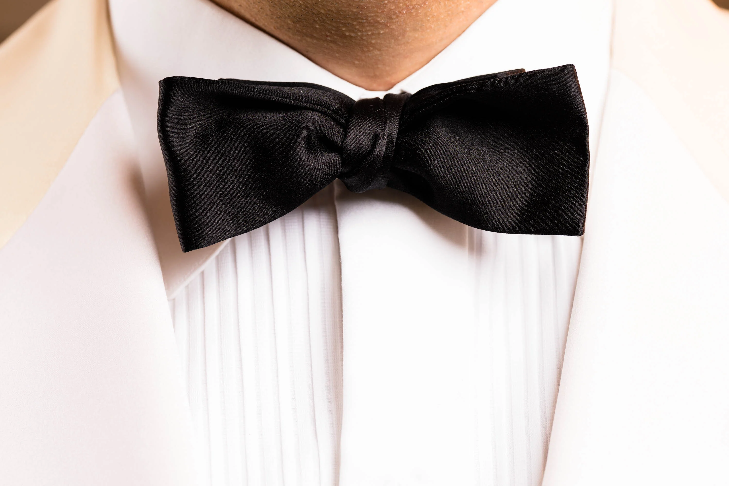 Black Batwing Silk Satin Bow Tie - Image 4
