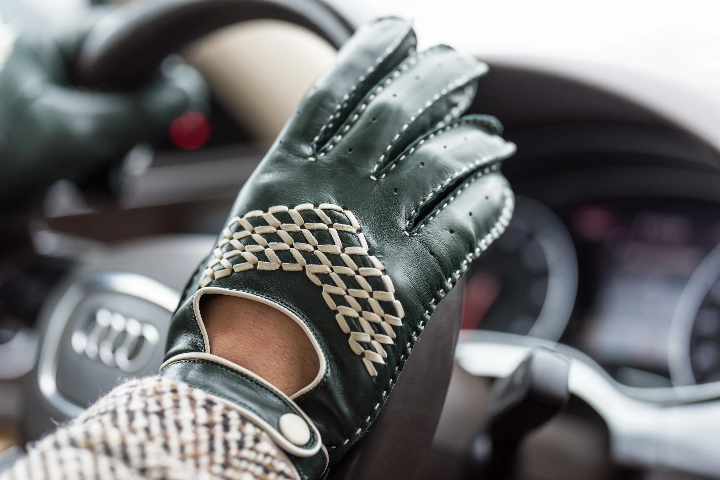 Racing Green & Cream Leather Driving Gloves - Image 10