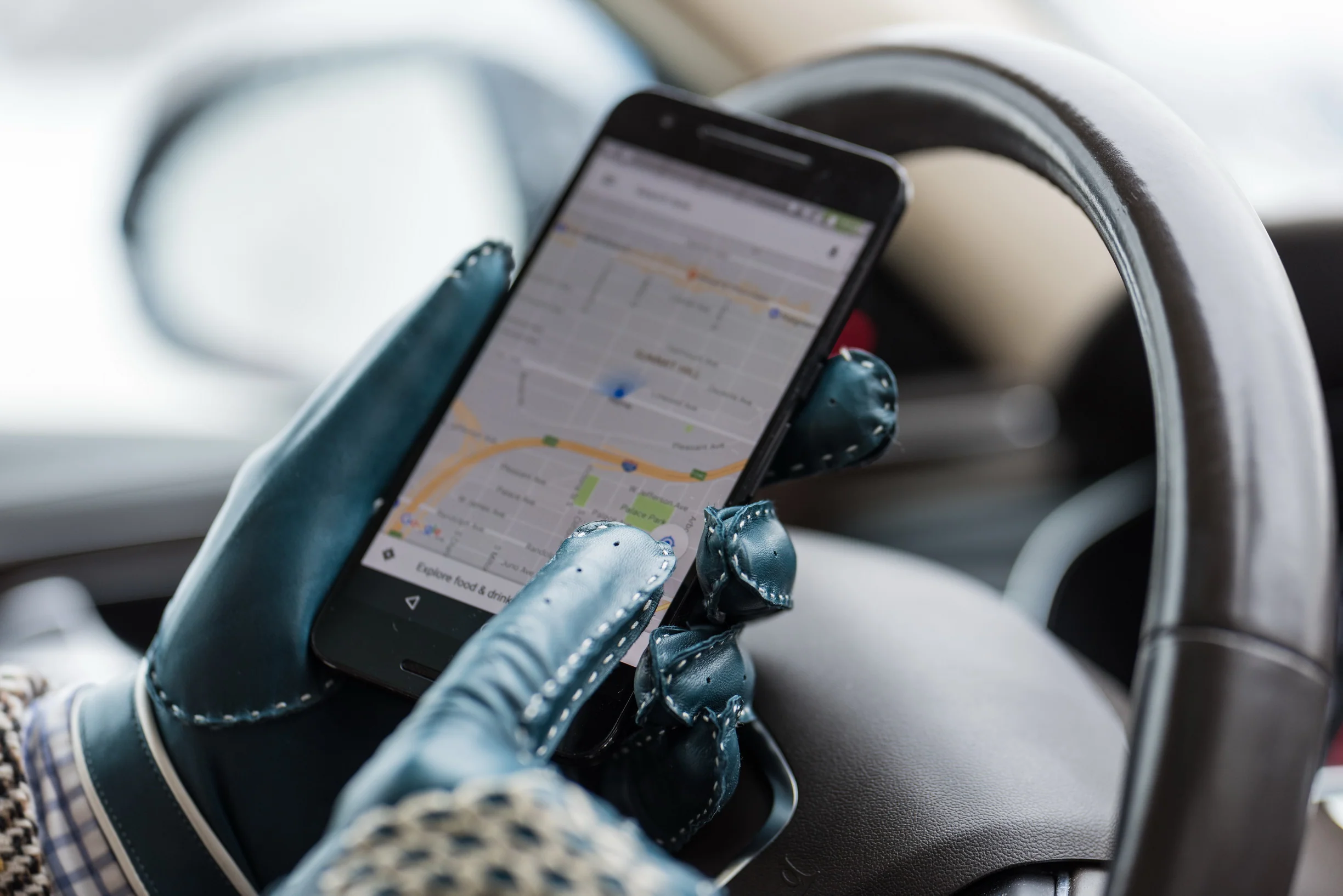 Racing Green & Cream Leather Driving Gloves - Image 9