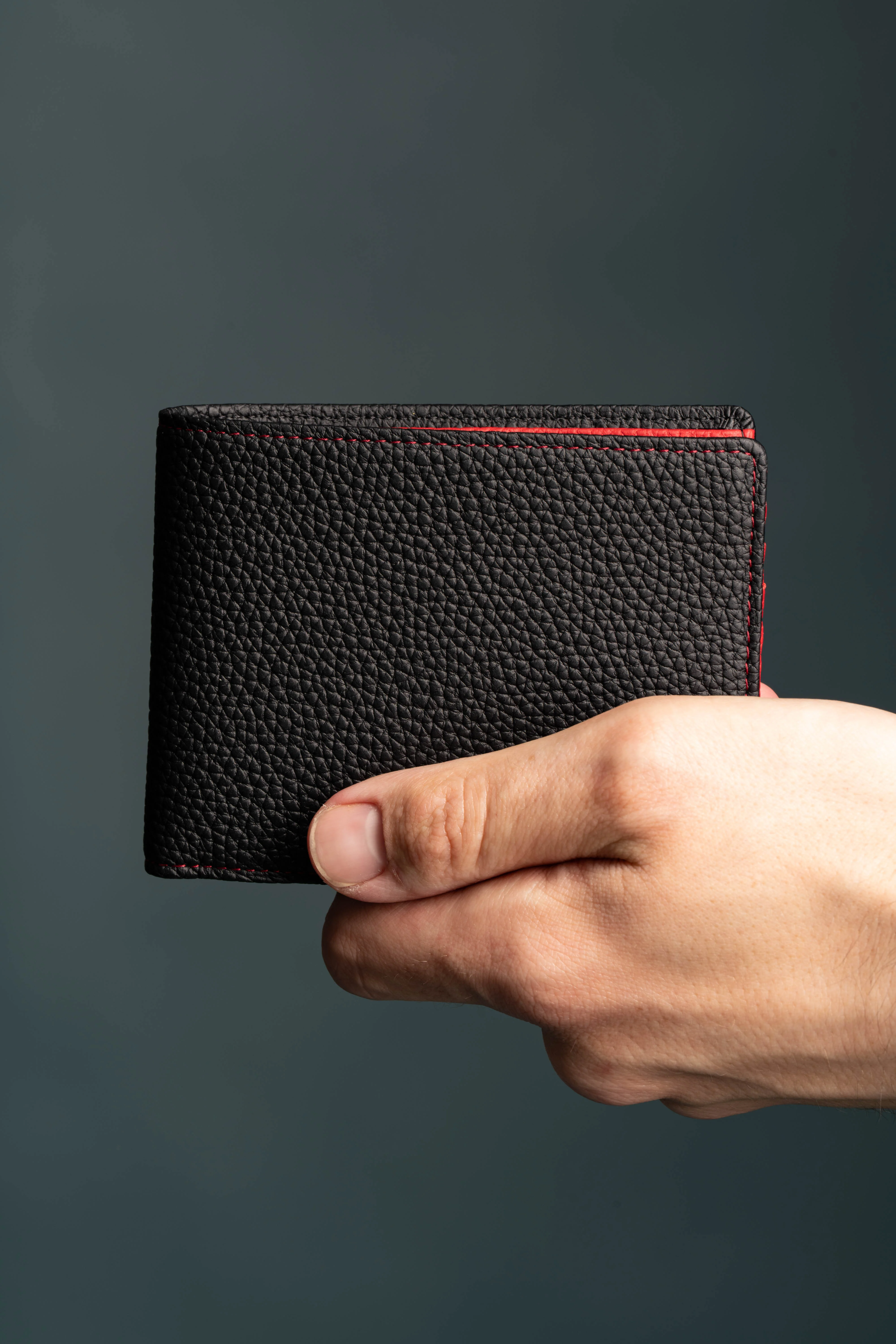 Classic 10 Card Bifold Black & Red Grained Leather Wallet - Image 21