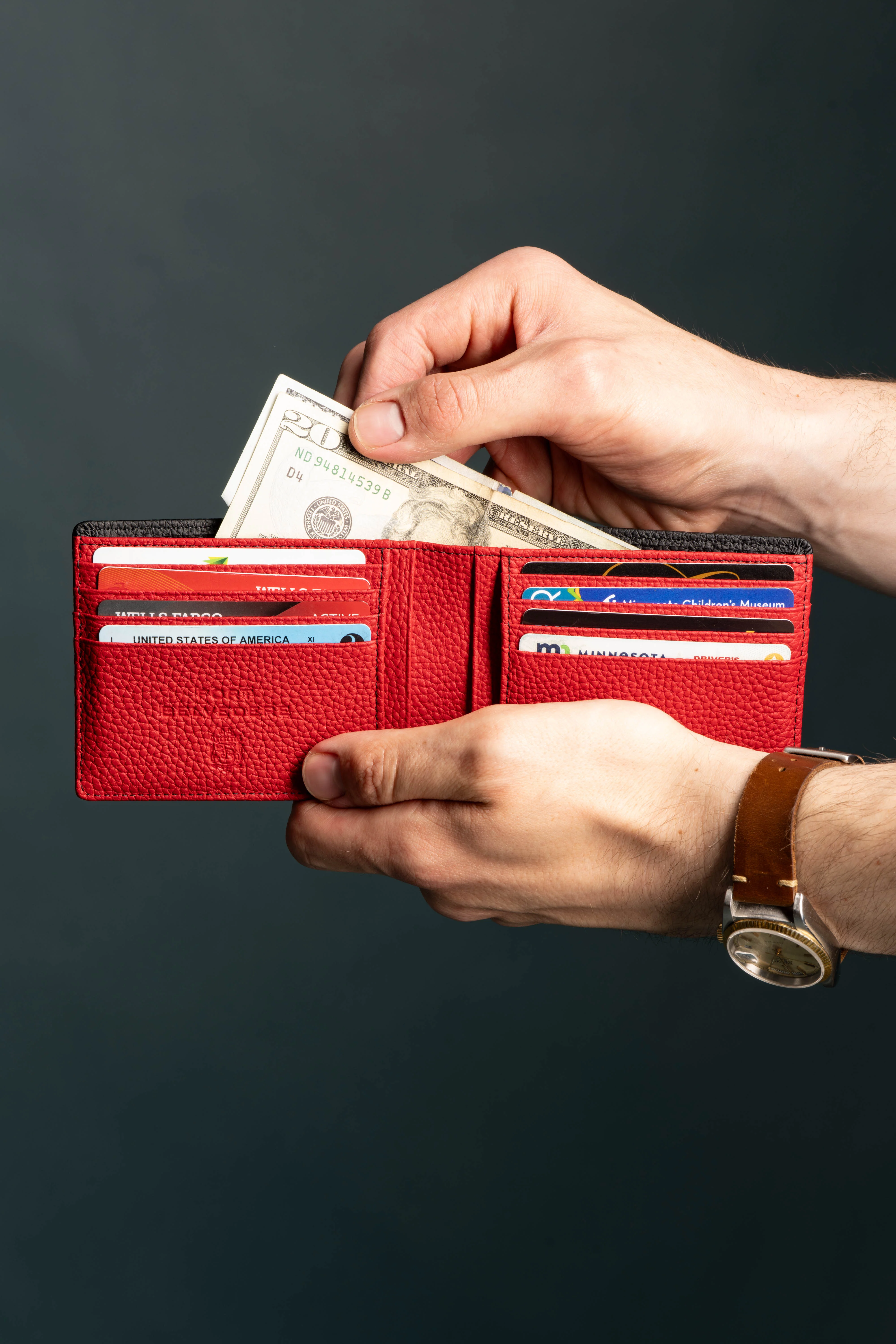 Classic 10 Card Bifold Black & Red Grained Leather Wallet - Image 22