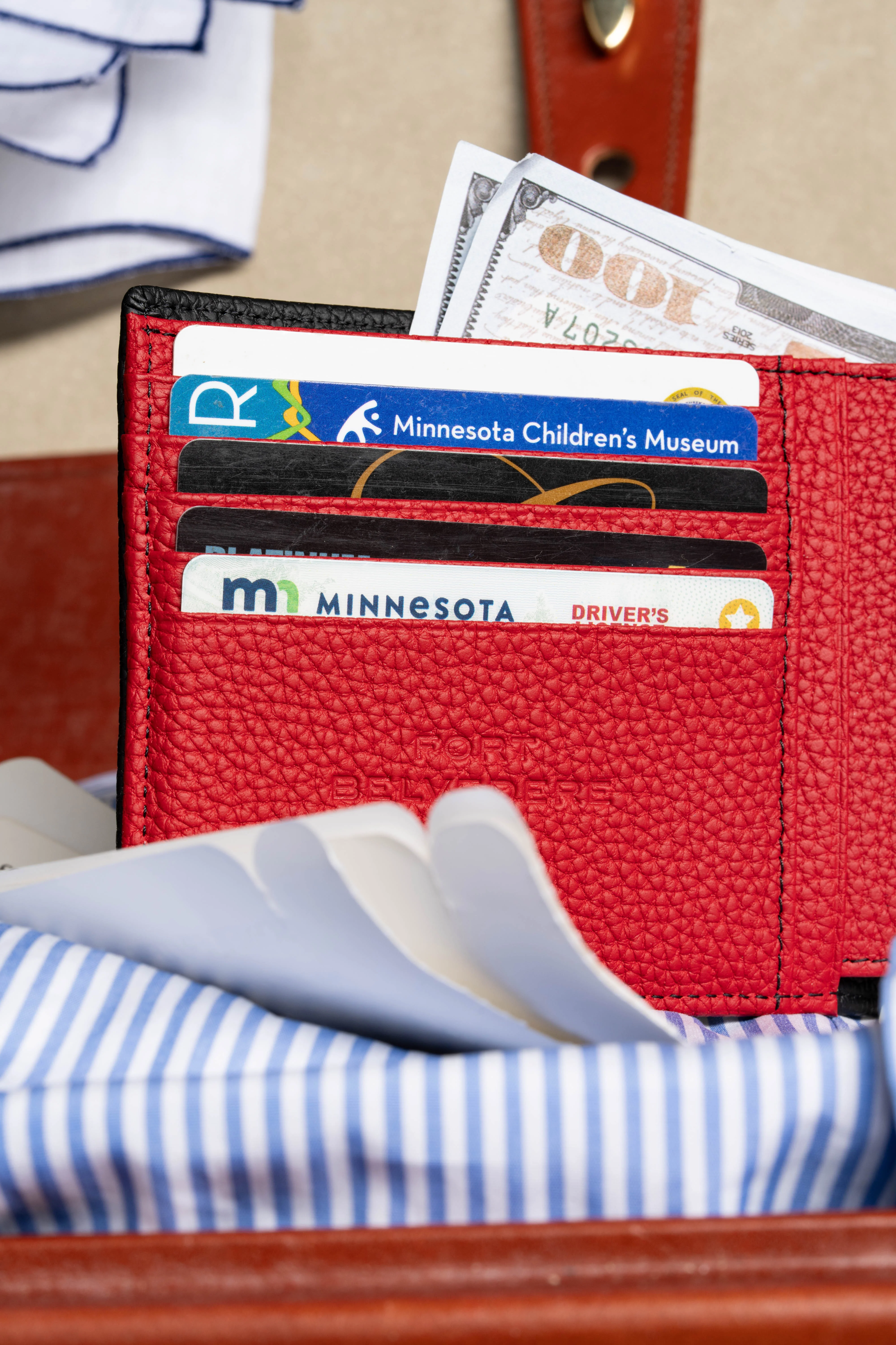 Classic 10 Card Bifold Black & Red Grained Leather Wallet - Image 5