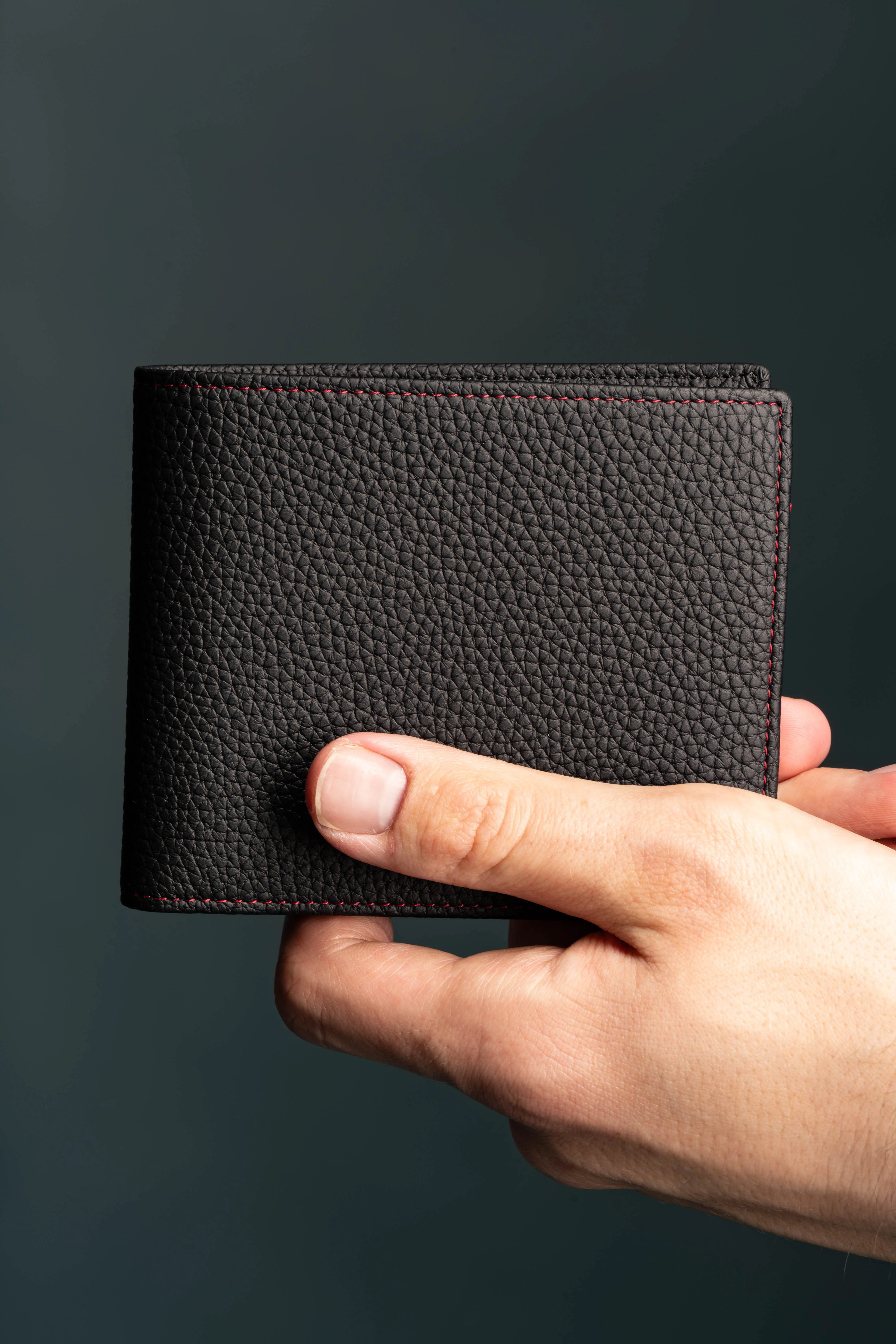 Classic 10 Card Bifold Black & Red Grained Leather Wallet - Image 7