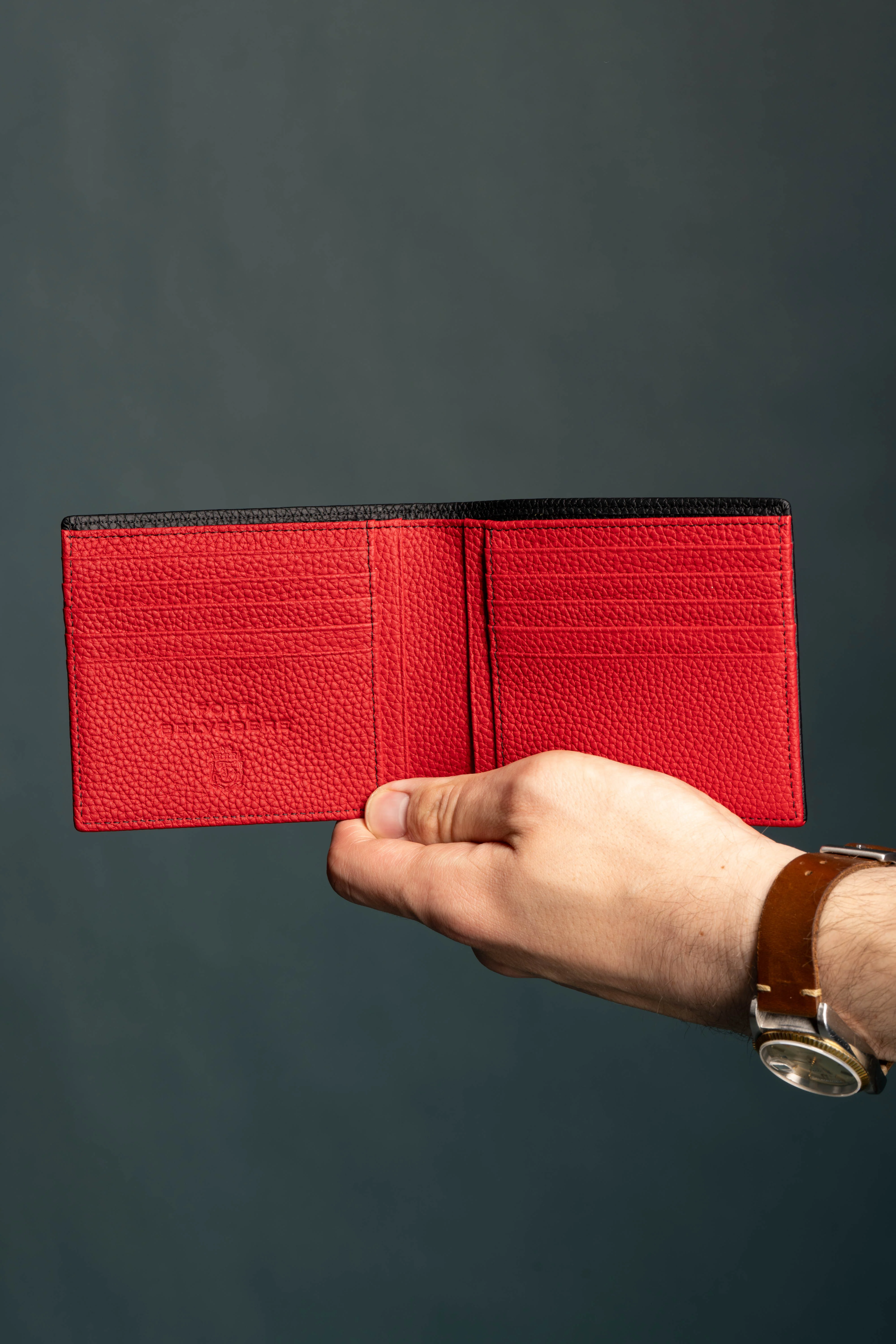 Classic 10 Card Bifold Black & Red Grained Leather Wallet - Image 8