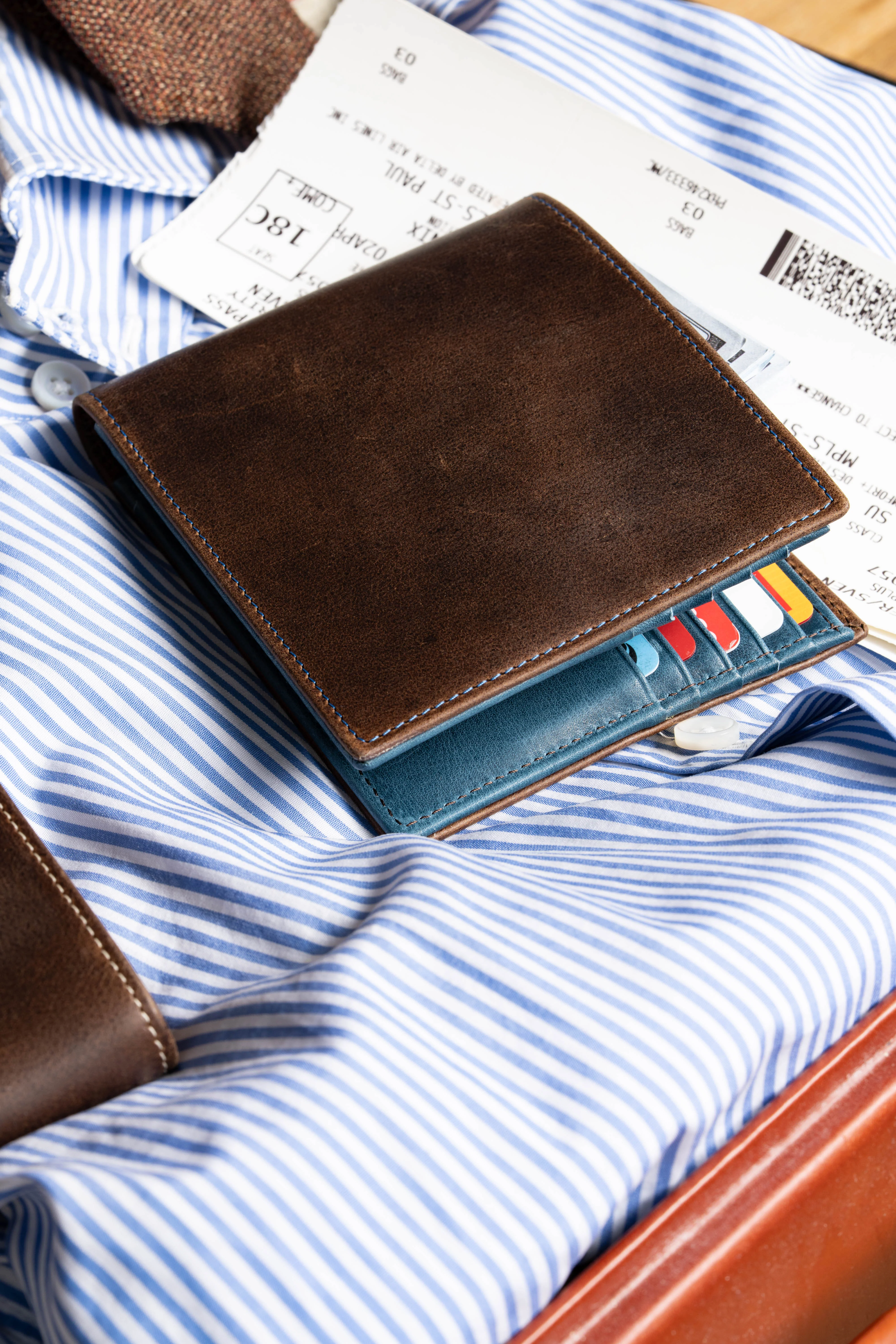 Classic 10 Card Bifold Mahogany & Blue Two Tone Leather Wallet - Image 3