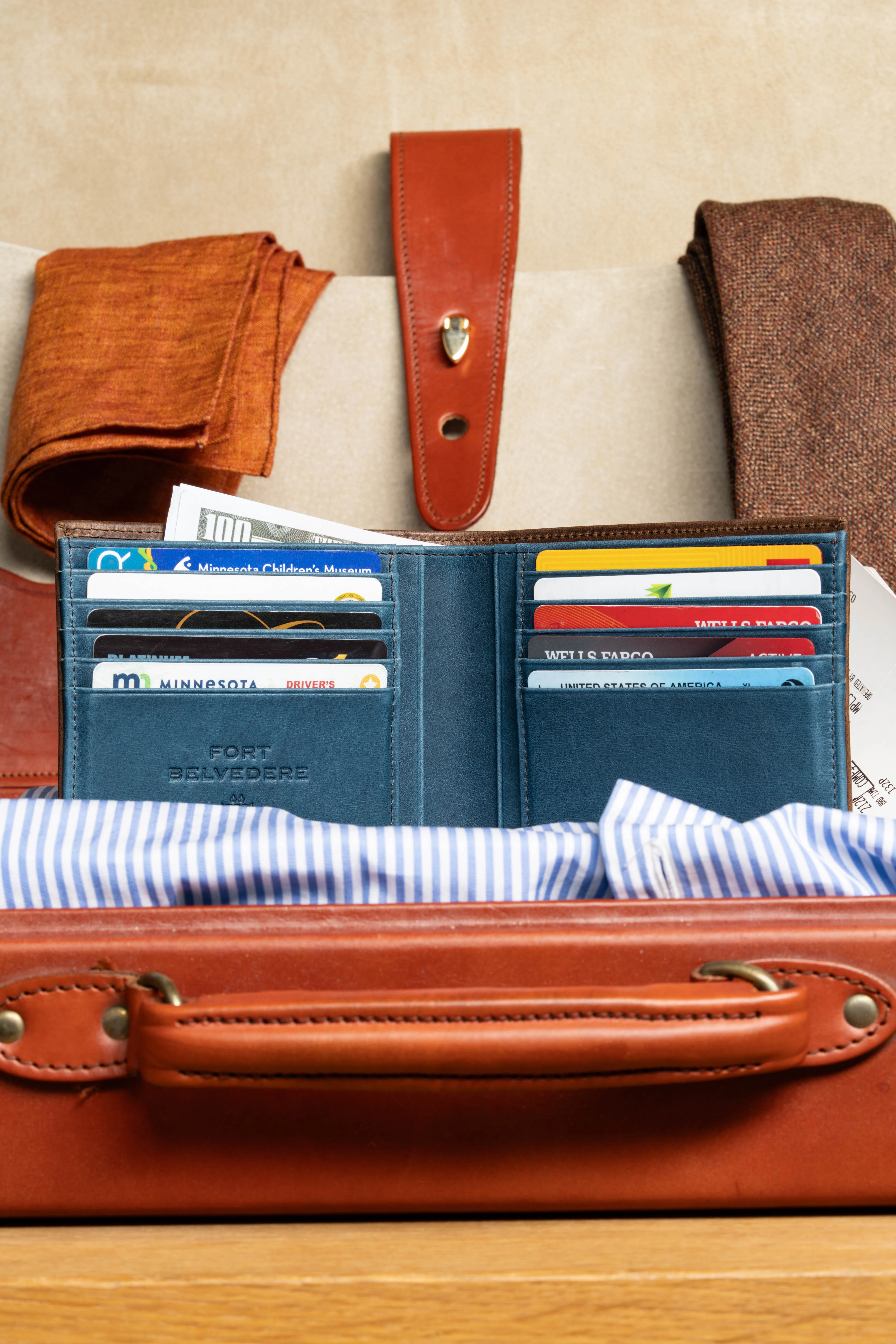 Classic 10 Card Bifold Mahogany & Blue Two Tone Leather Wallet - Image 4