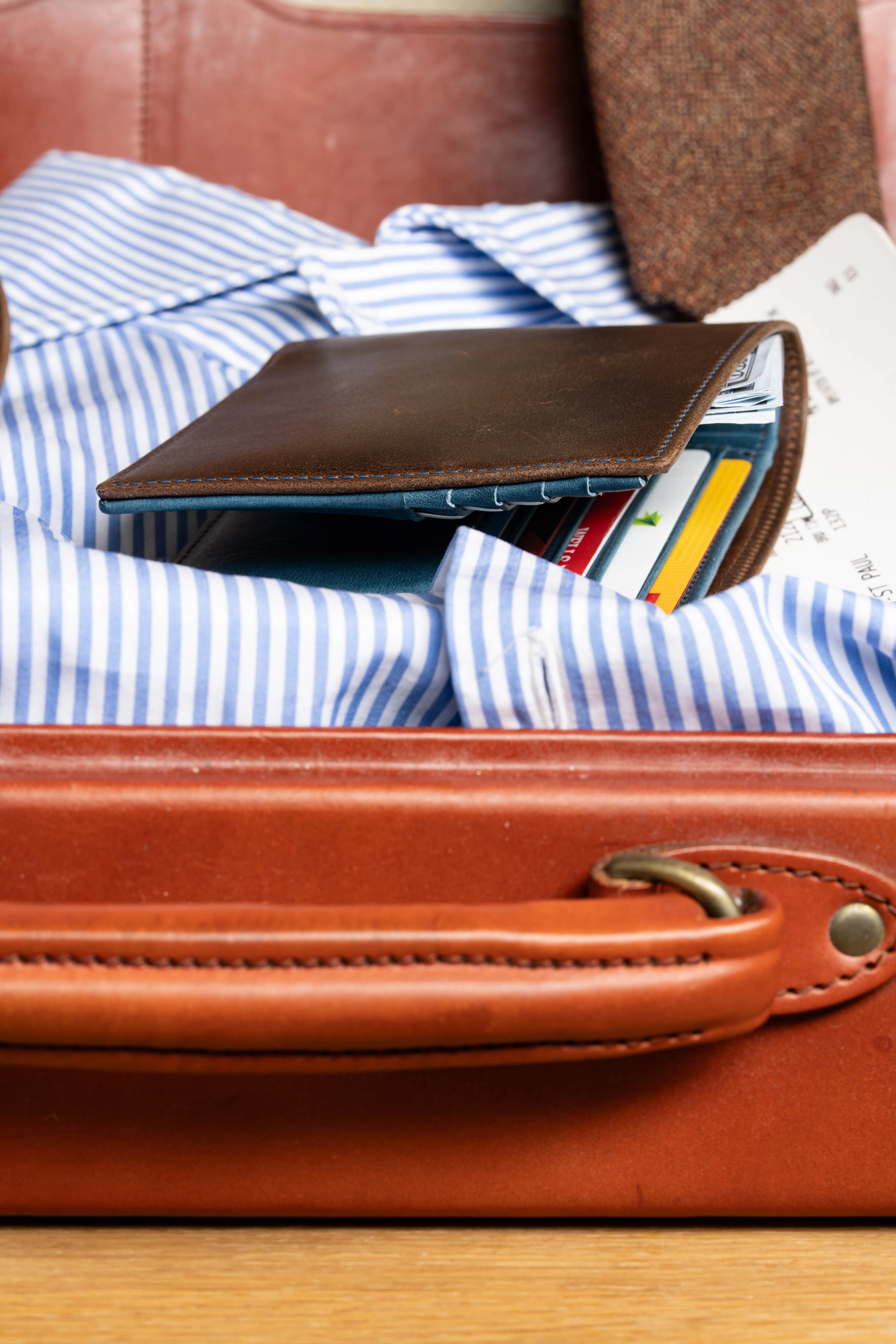 Classic 10 Card Bifold Mahogany & Blue Two Tone Leather Wallet - Image 5