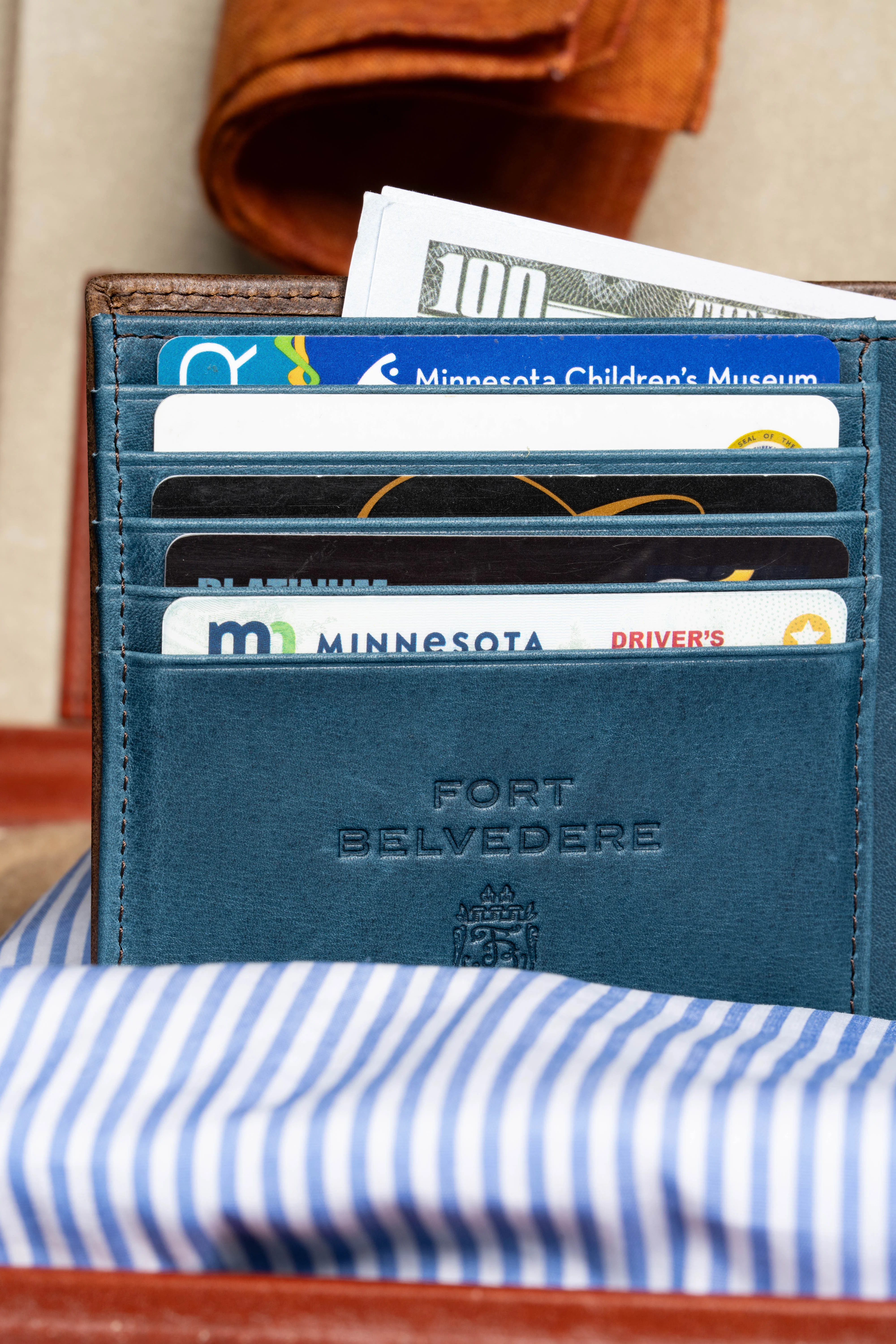 Classic 10 Card Bifold Mahogany & Blue Two Tone Leather Wallet - Image 6