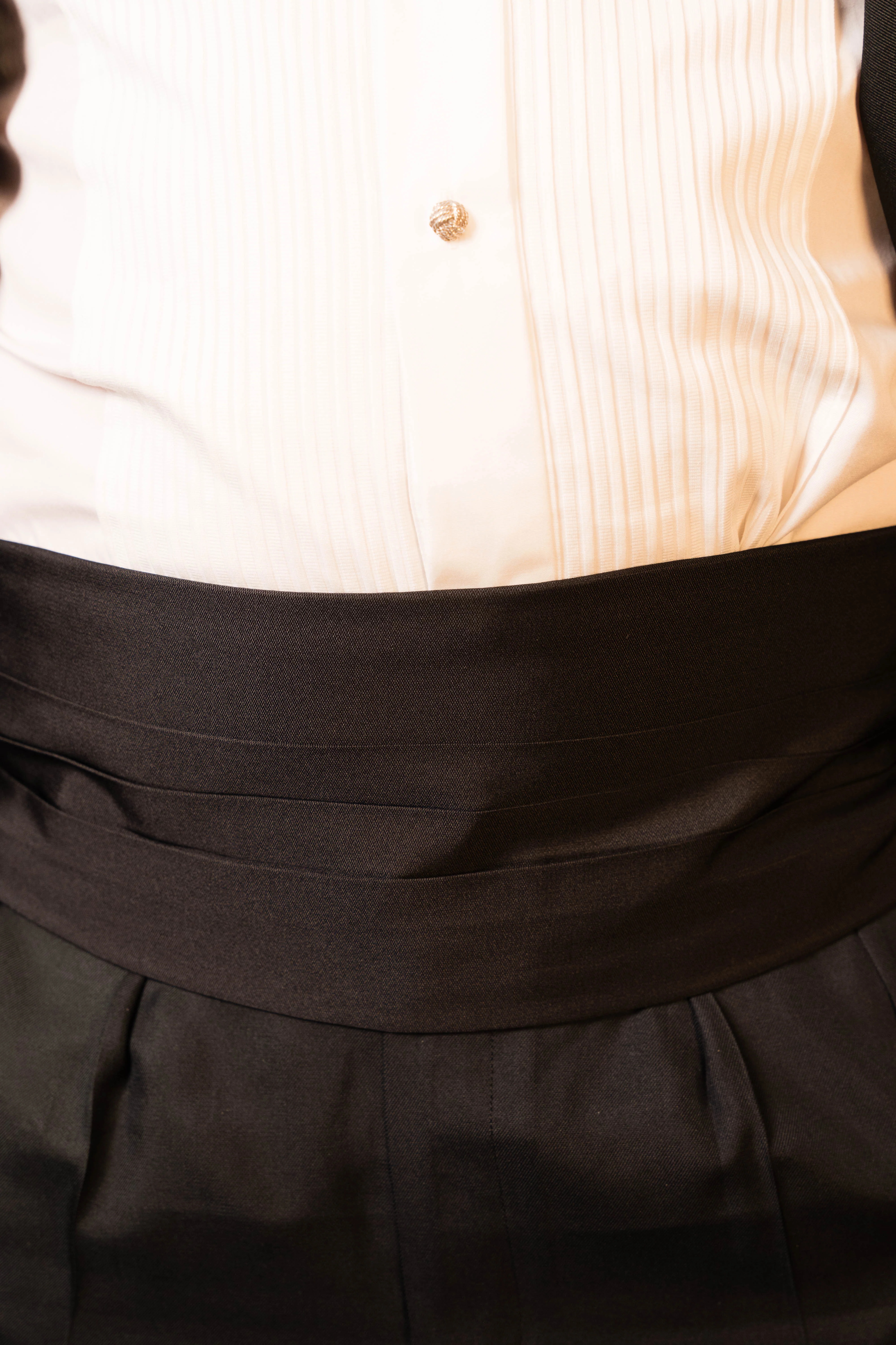 Luxury Black Tie Bundle with Yellow Gold Accessories - Image 10