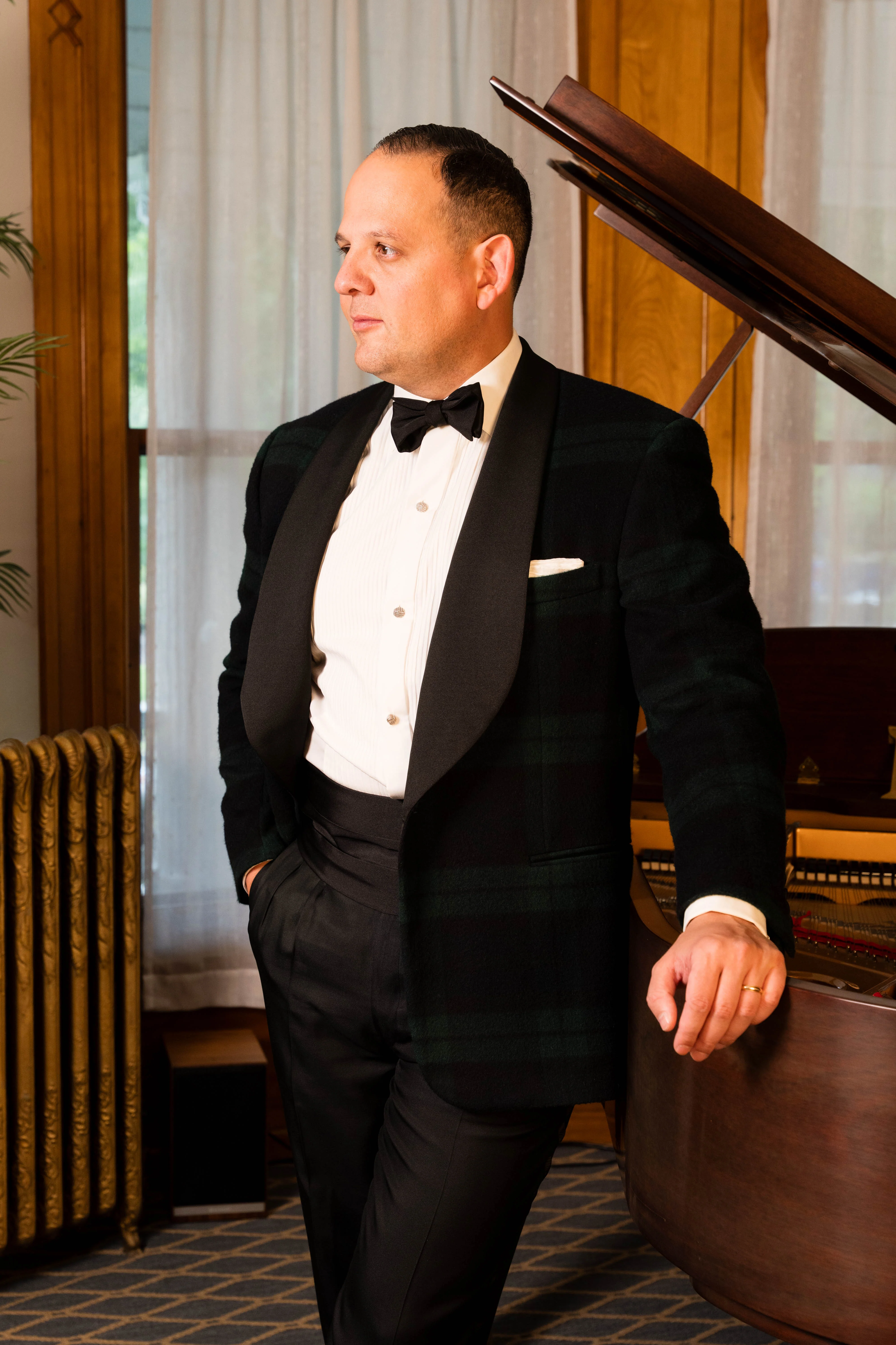 Luxury Black Tie Bundle with Yellow Gold Accessories - Image 4