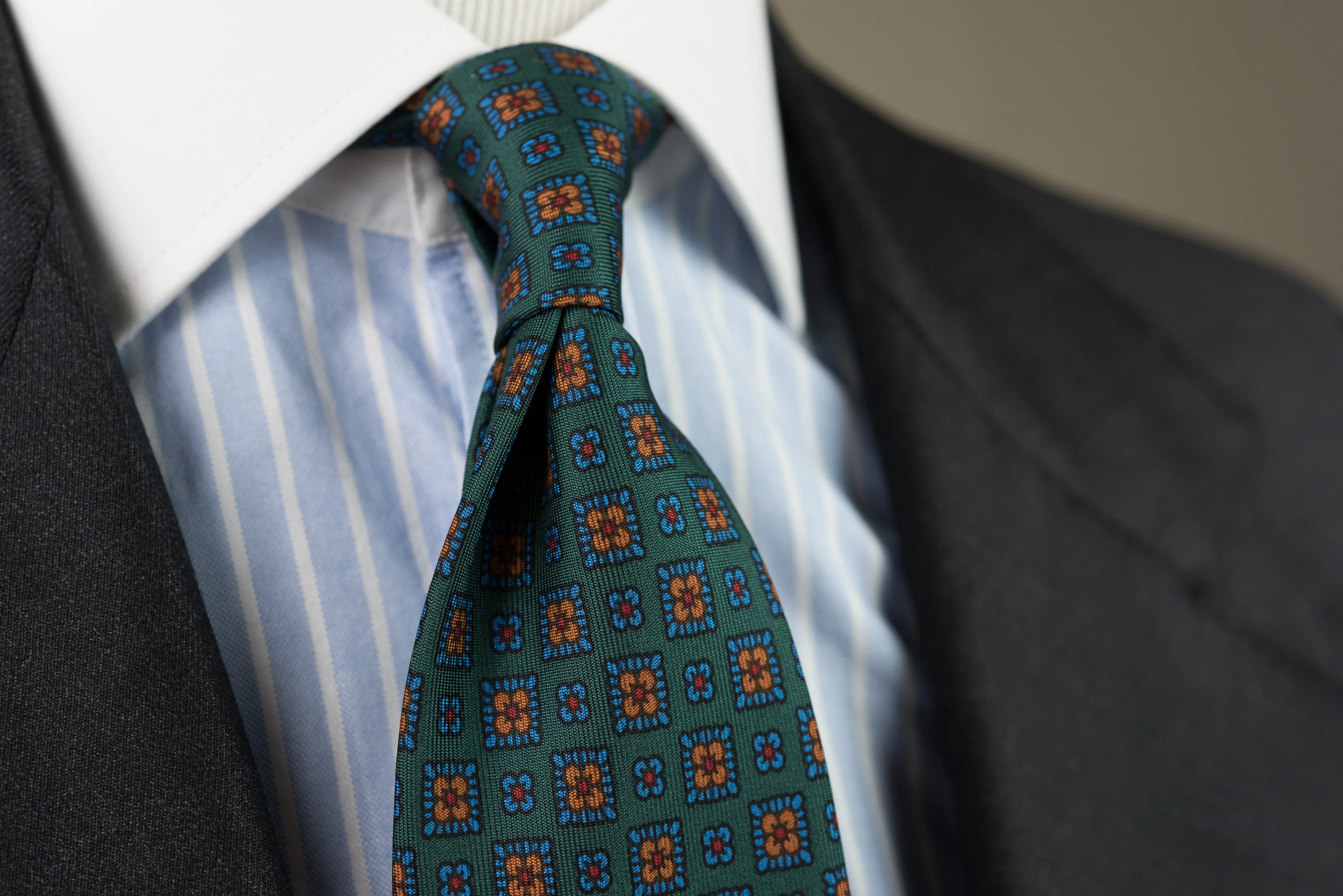 Green Motif Madder Silk Tie - Image 10