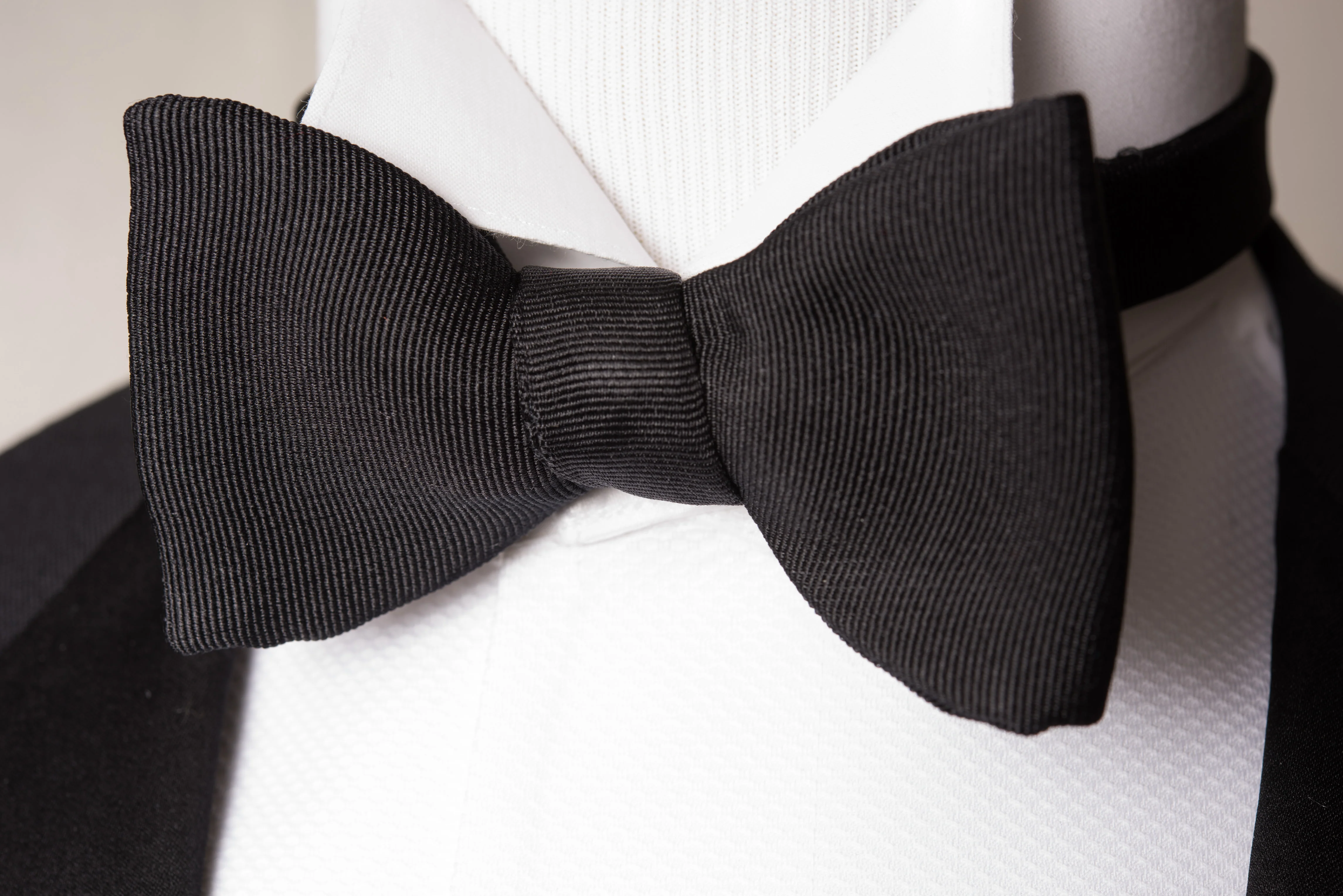 Black Single End Silk Faille Grosgrain Bow Tie - Image 10
