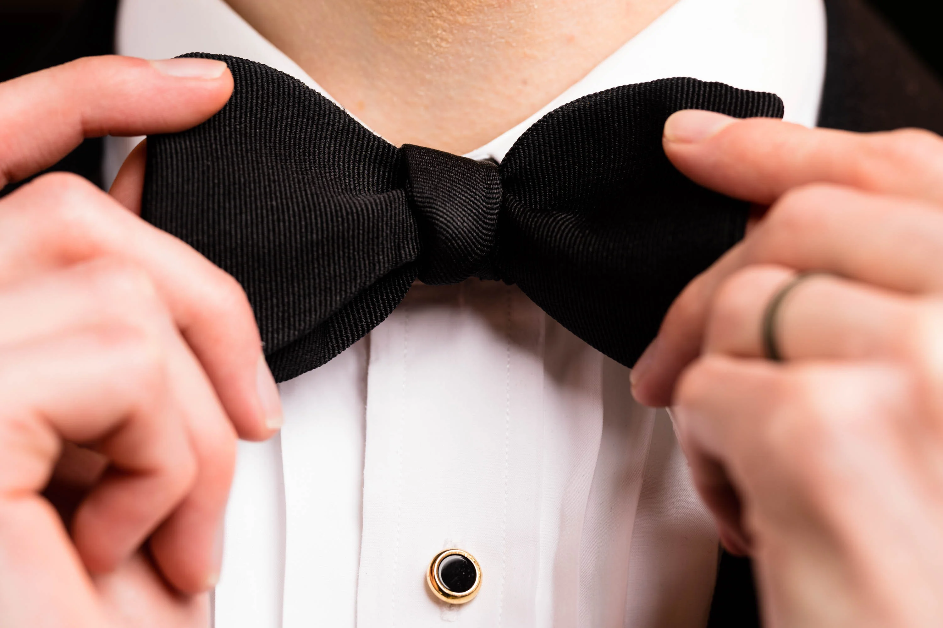 Black Single End Silk Faille Grosgrain Bow Tie - Image 4