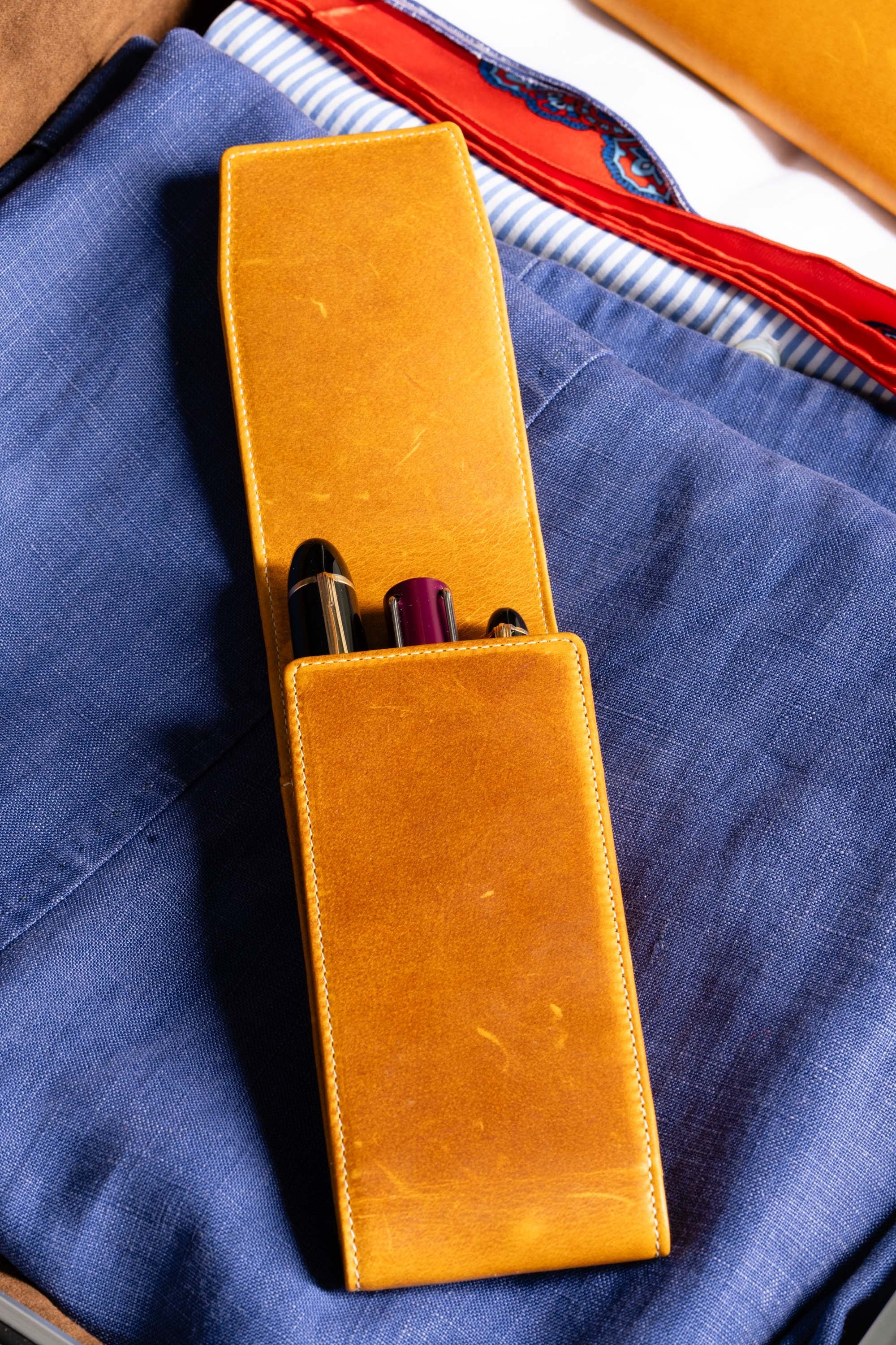 Vintage Gold Americana Full-Grain Leather Pen Case - Image 17