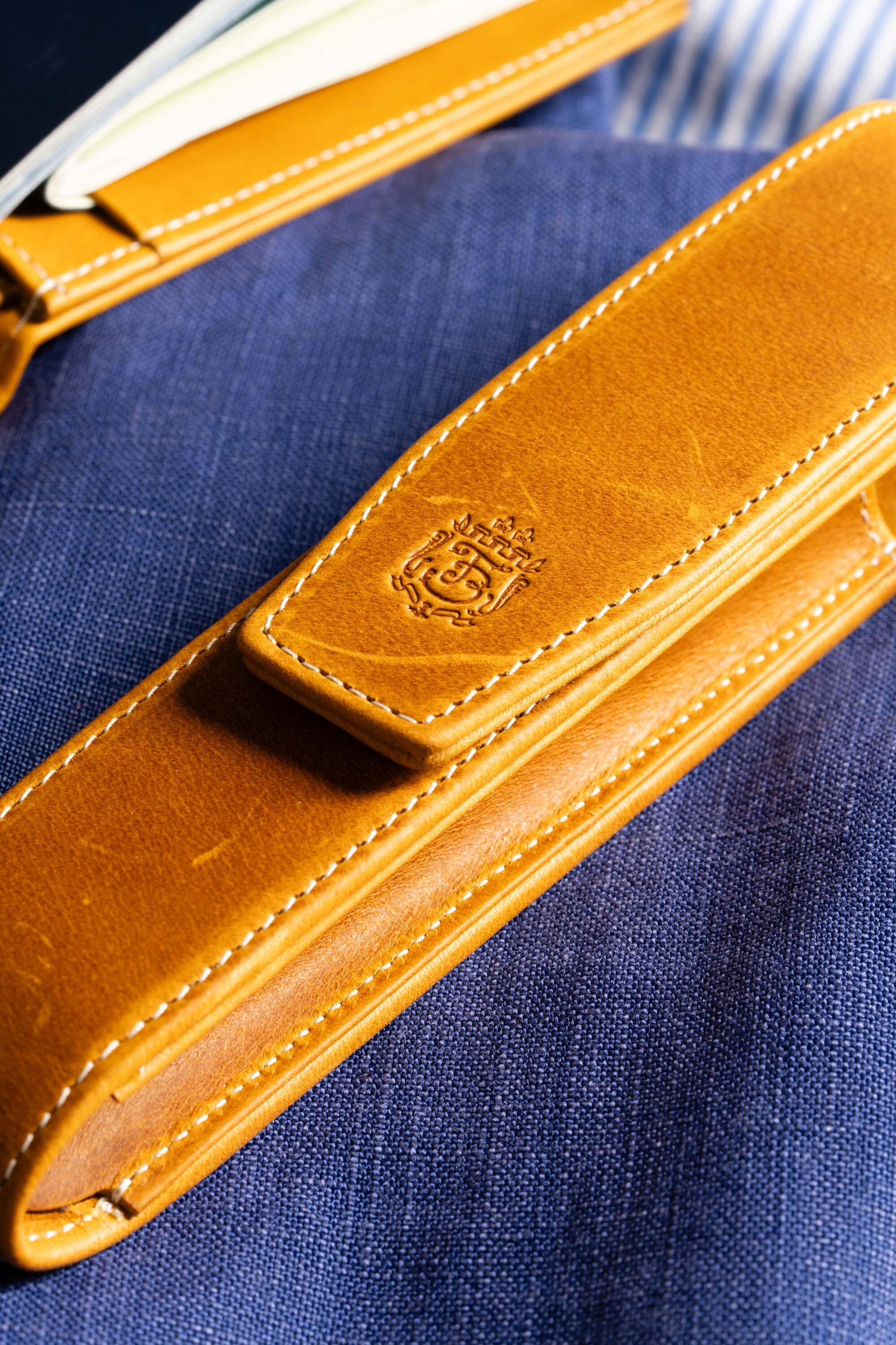 Vintage Gold Americana Full-Grain Leather Pen Case - Image 4