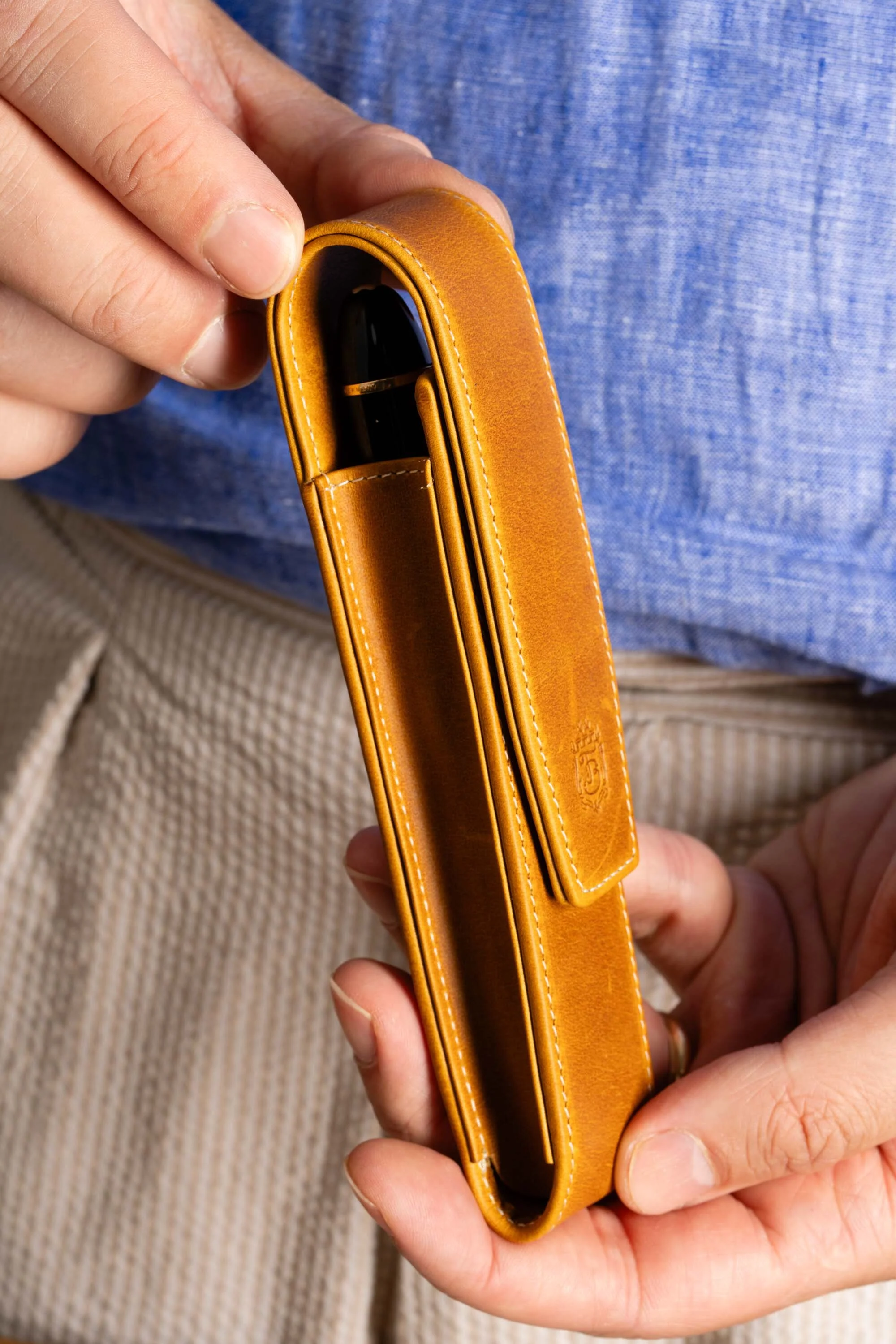 Vintage Gold Americana Full-Grain Leather Pen Case - Image 8