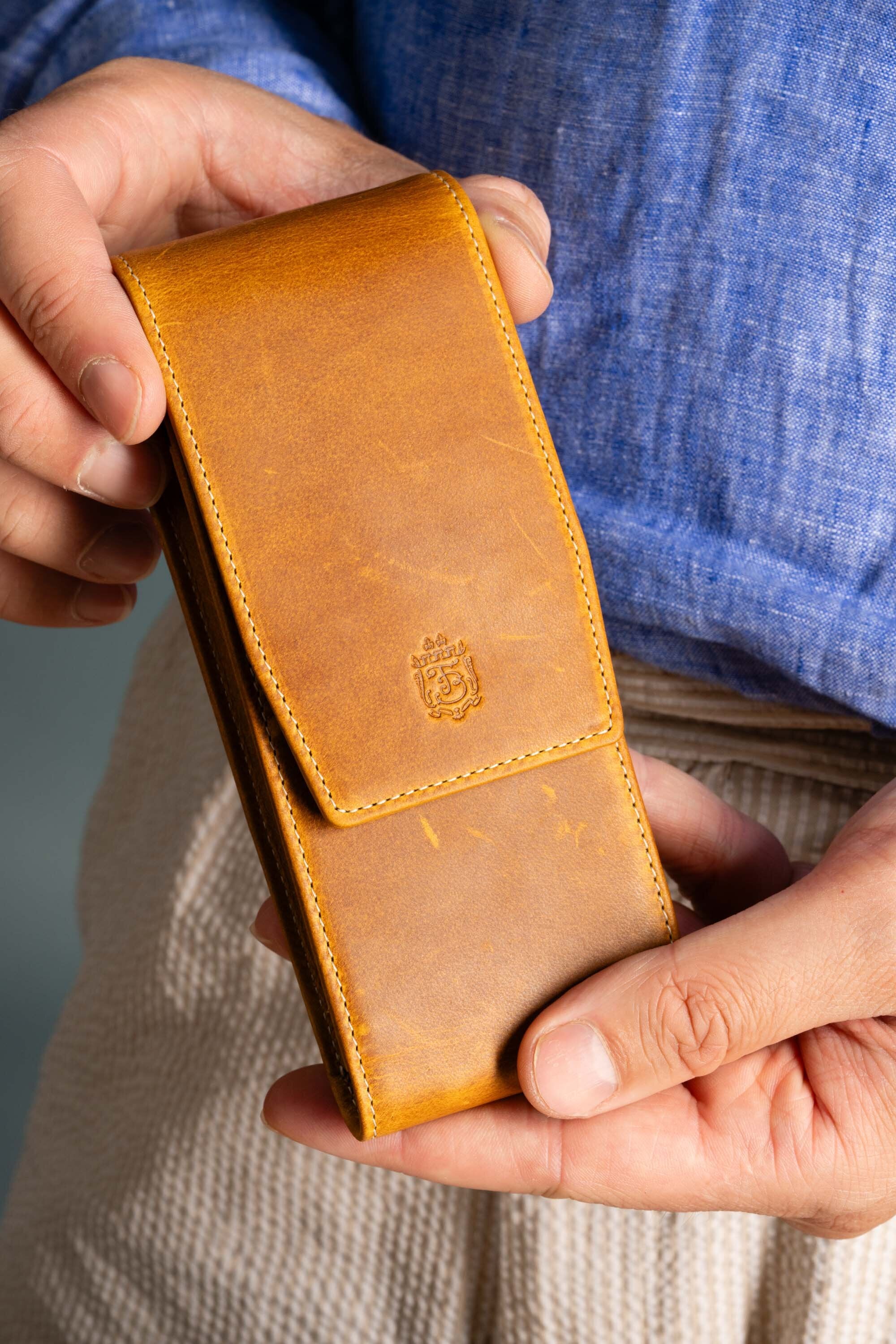 3-Pen Vintage Gold Full-Grain Leather Pen Case - Image 4