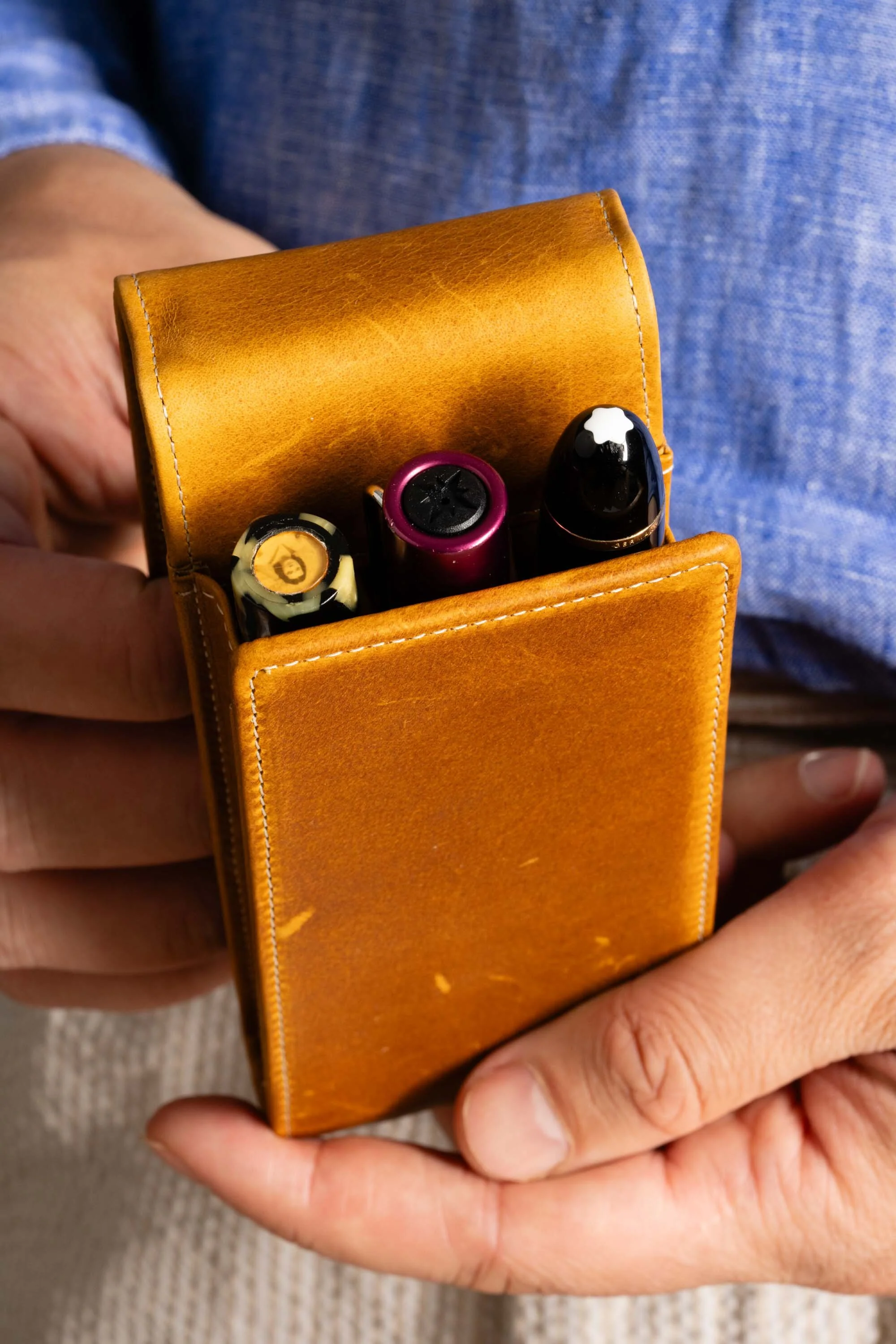 3-Pen Vintage Gold Full-Grain Leather Pen Case - Image 8