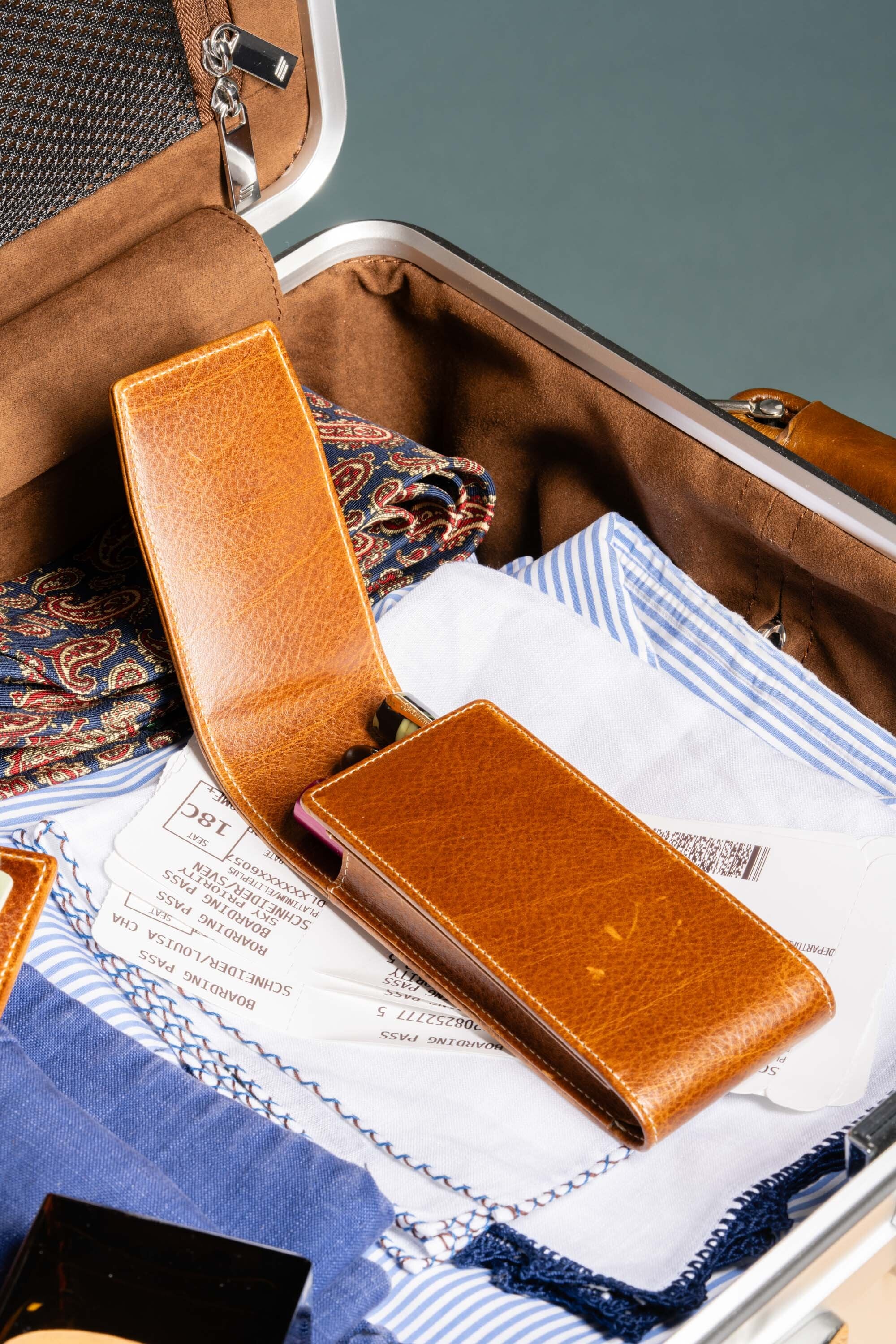 3-Pen Saddle Brown Dumont Full-Grain Leather Pen Case - Image 3